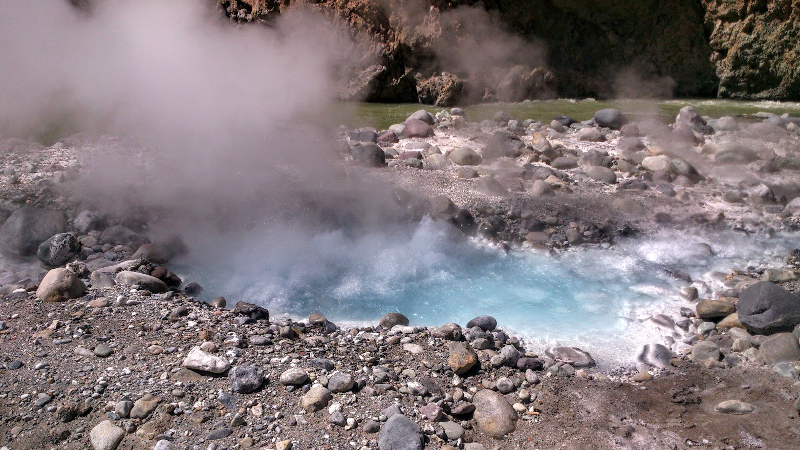 colca canyon geyser