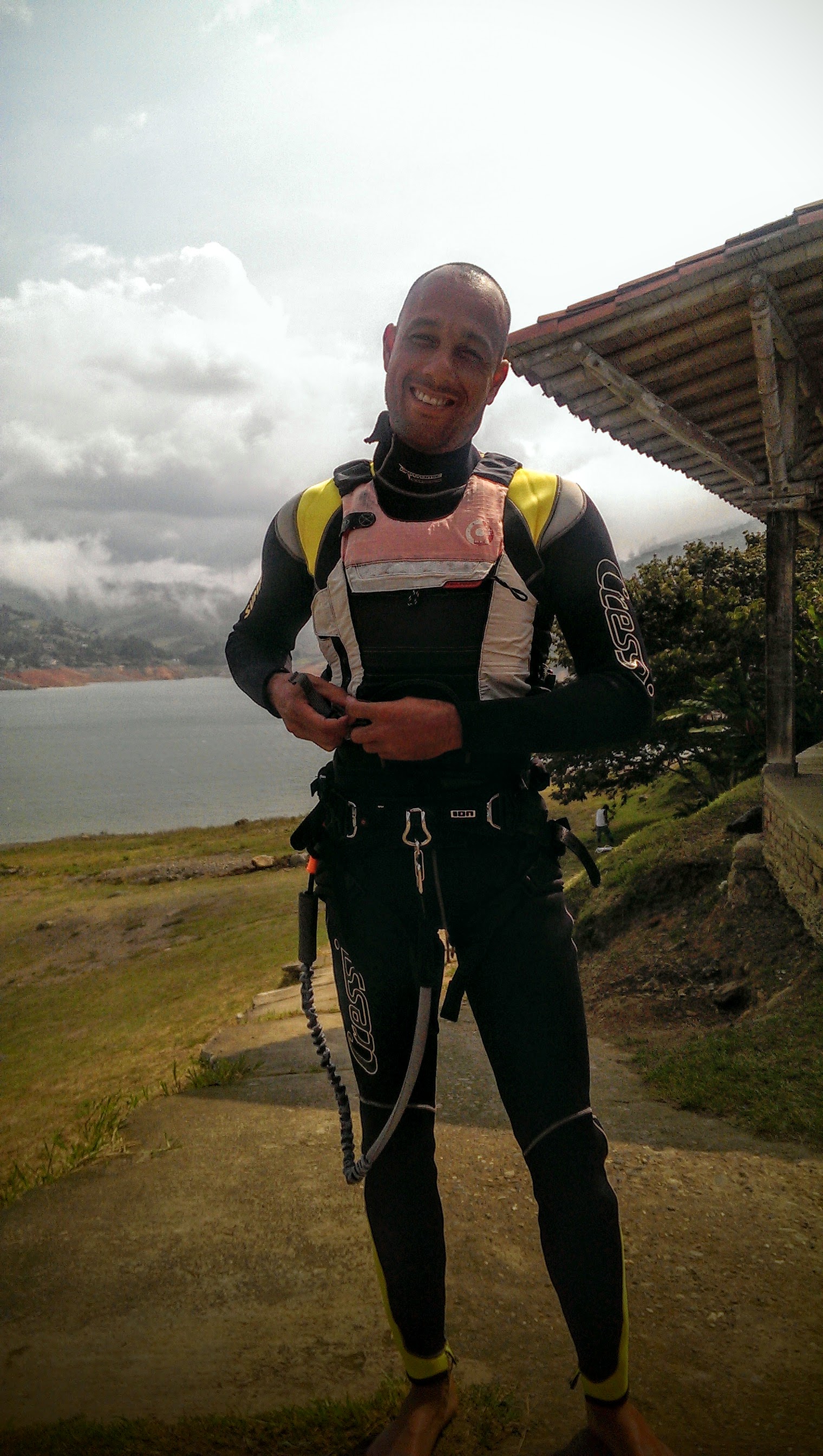 kitesurfing in lago calima